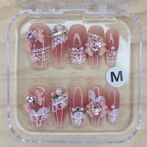 Lacy Romantic Press-on Nail Set DIY Easy & Reusable At Home Manicure